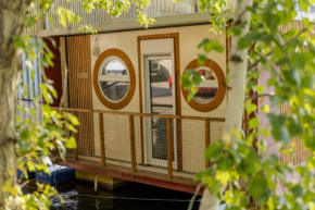 Houseboat Lilly, Prague
